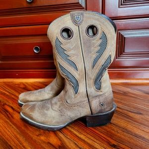 Men's Ariat Cowboy boots size 11D.